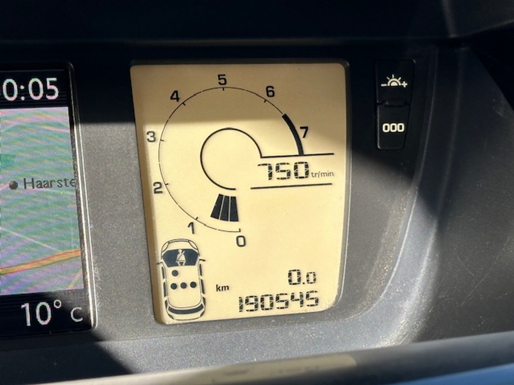 37284102-6.jpg