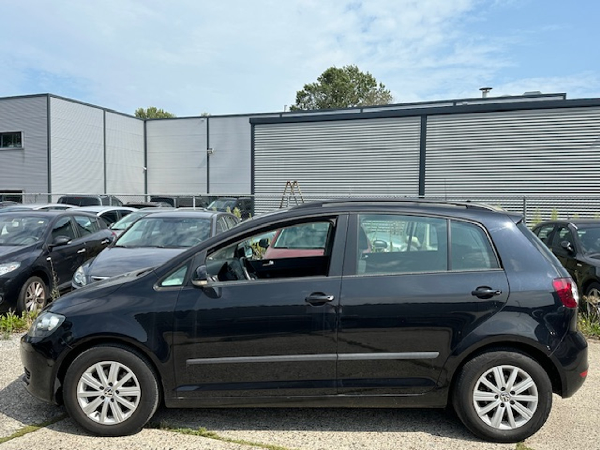 39875694-7.jpg