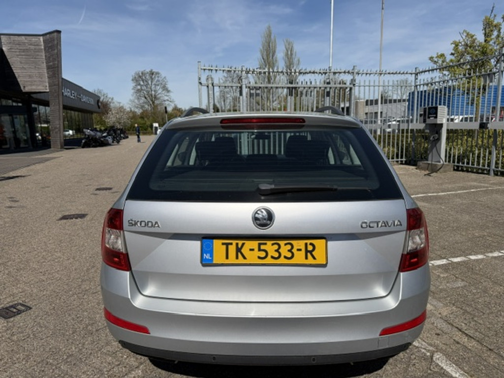 52786133-8.jpg